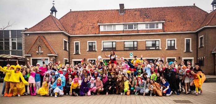 zesde middelbaar kostuums
